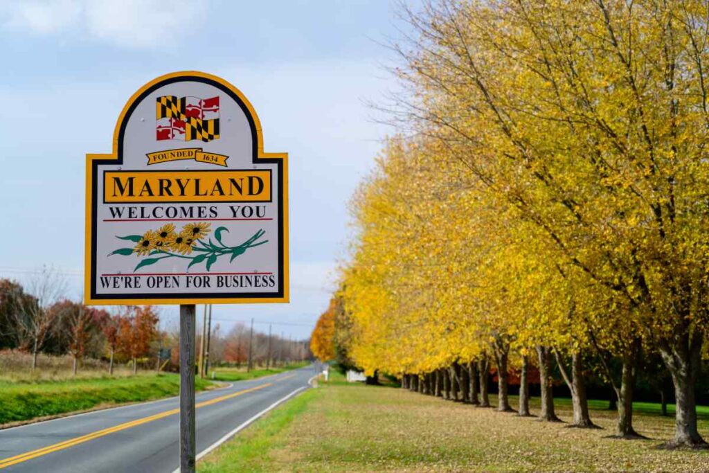 Welcome to Maryland sign on tree-lined road