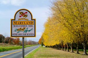 Welcome to Maryland sign on tree-lined road