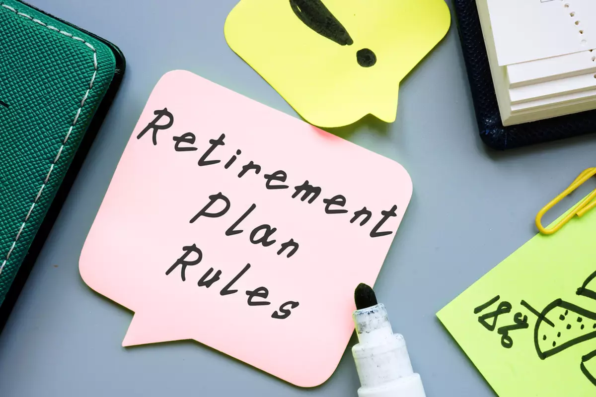 Note pad with the scribbled words, 'retirement plan rules'.