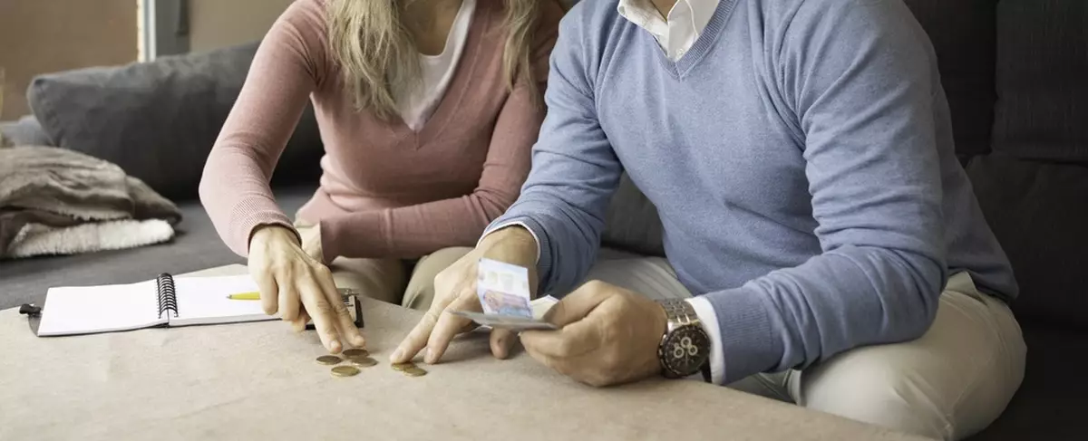 A senior couple following their rule of thumb for retirement savings.